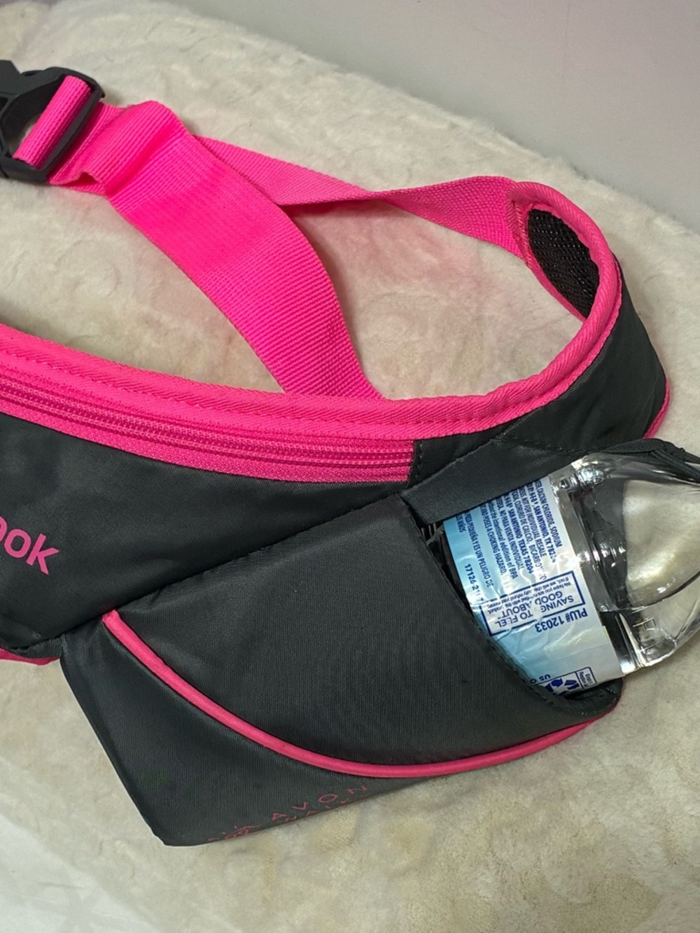 Reebok Avon Walk water bottle fammy pack/ crossbody pack